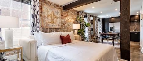 1 多间卧室、熨斗/熨衣板、WiFi、床单