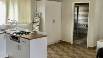 Refrigerador, microondas y tostadora