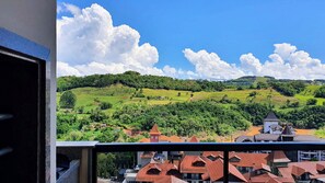 Căn hộ dành cho gia đình, 2 phòng ngủ, ban công, quang cảnh núi | Khu ẩm thực ngoài trời