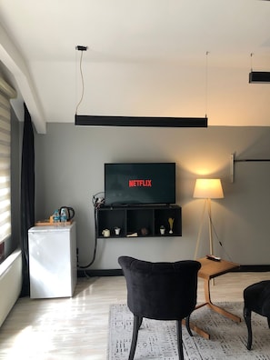 BLACK Deluxe Room (Teras) | Television