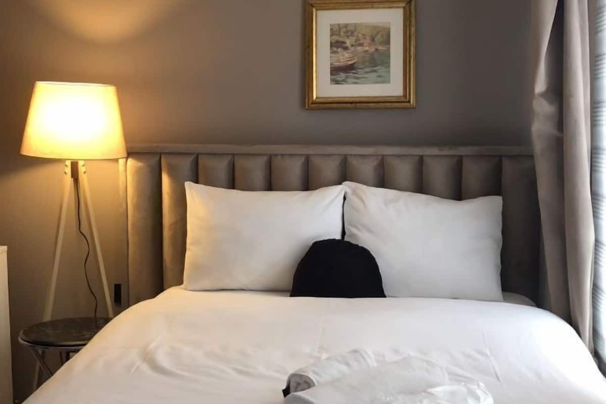 CAPPUCCINO Deluxe Room | Egyptian cotton sheets, premium bedding, down comforters