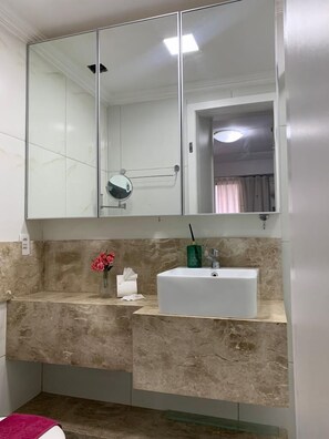 Apartment, 2 Bedrooms | Bathroom | Towels - Scala Residenza (Fortaleza)