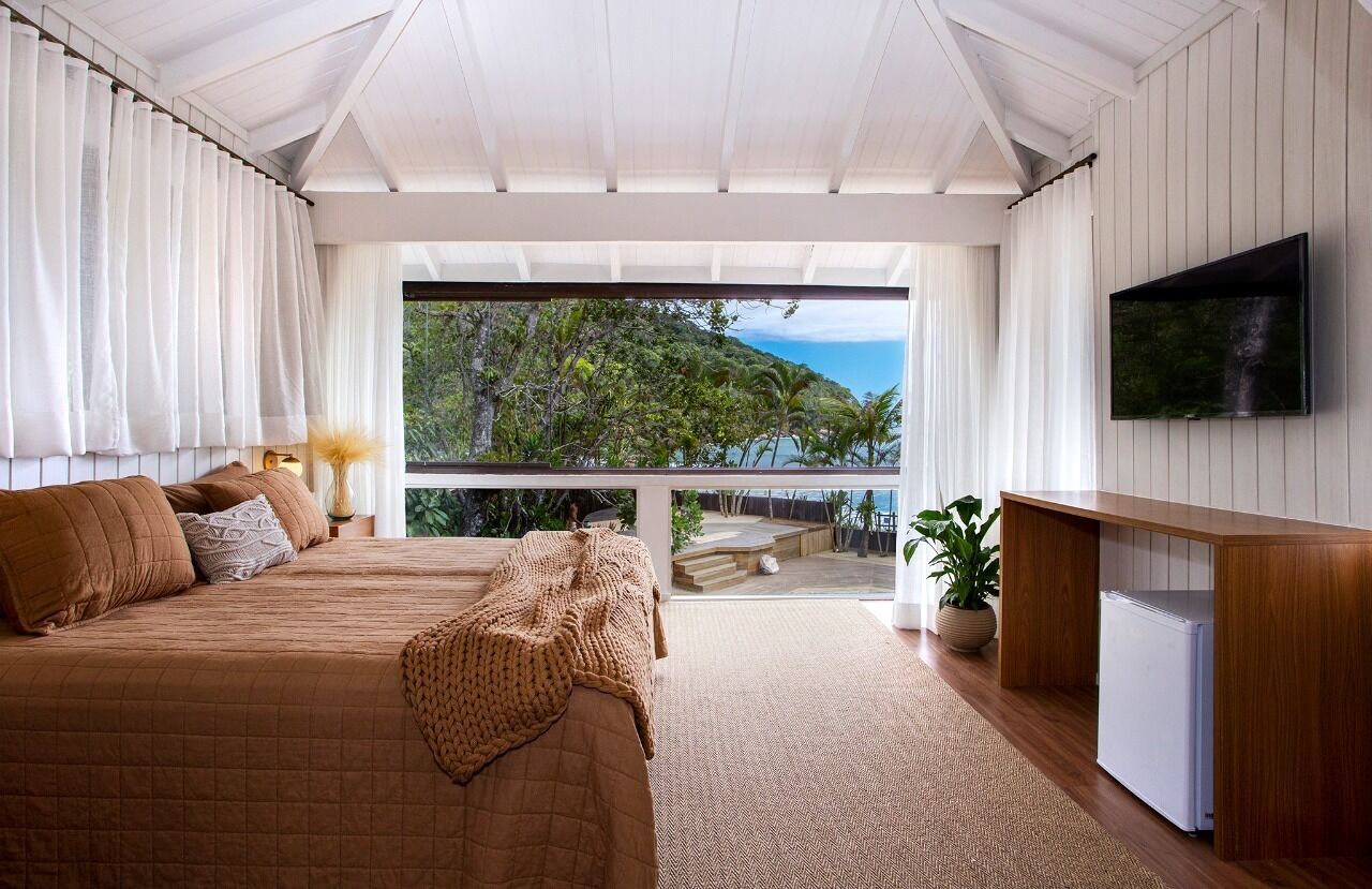 Habitación doble Deluxe, vista al océano | Ropa de cama de alta calidad, camas con pillow-top y minibar 