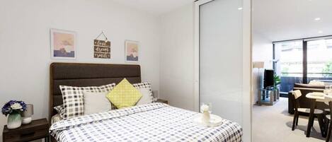 1 habitación, tabla de planchar con plancha, wifi y ropa de cama