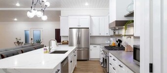 Posh 4BR-3BA Mid-Century Ranch ABODEbucks