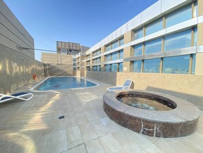 2 outdoor pools - Lux BnB Elite Residences I Golf Course Views (Dubai)