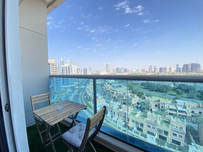 Deluxe Apartment | Terrace/patio - Lux BnB Elite Residences I Golf Course Views (Dubai)