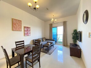 Deluxe Apartment | In-room dining - Lux BnB Elite Residences I Golf Course Views (Dubai)
