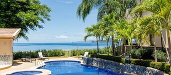 Charming Floor Level 3 Bedroom Condo - Beach Front! Sol y Mar 4C