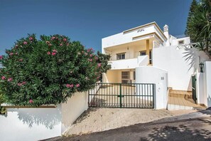 Exterior - Villa Almanda, Spacious & great location by Marina and Old Town (Albufeira)
