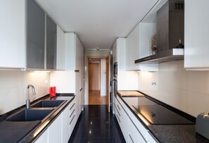 ثلاجة، ميكروويف، غسالة أطباق، محمصة خبز