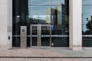 تفاصيل الفندق من الخارج