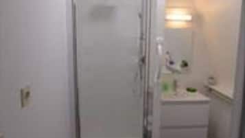 Douche, sèche-cheveux