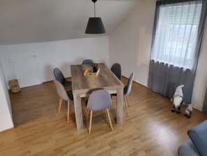 Dining - Apartment on the south-facing slope - with 70 sqm - magnificent view (Dinkelsbühl)