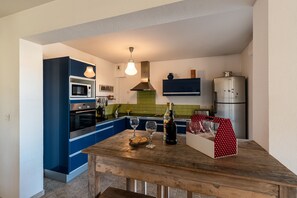 Réfrigérateur, micro-ondes, four, lave-vaisselle