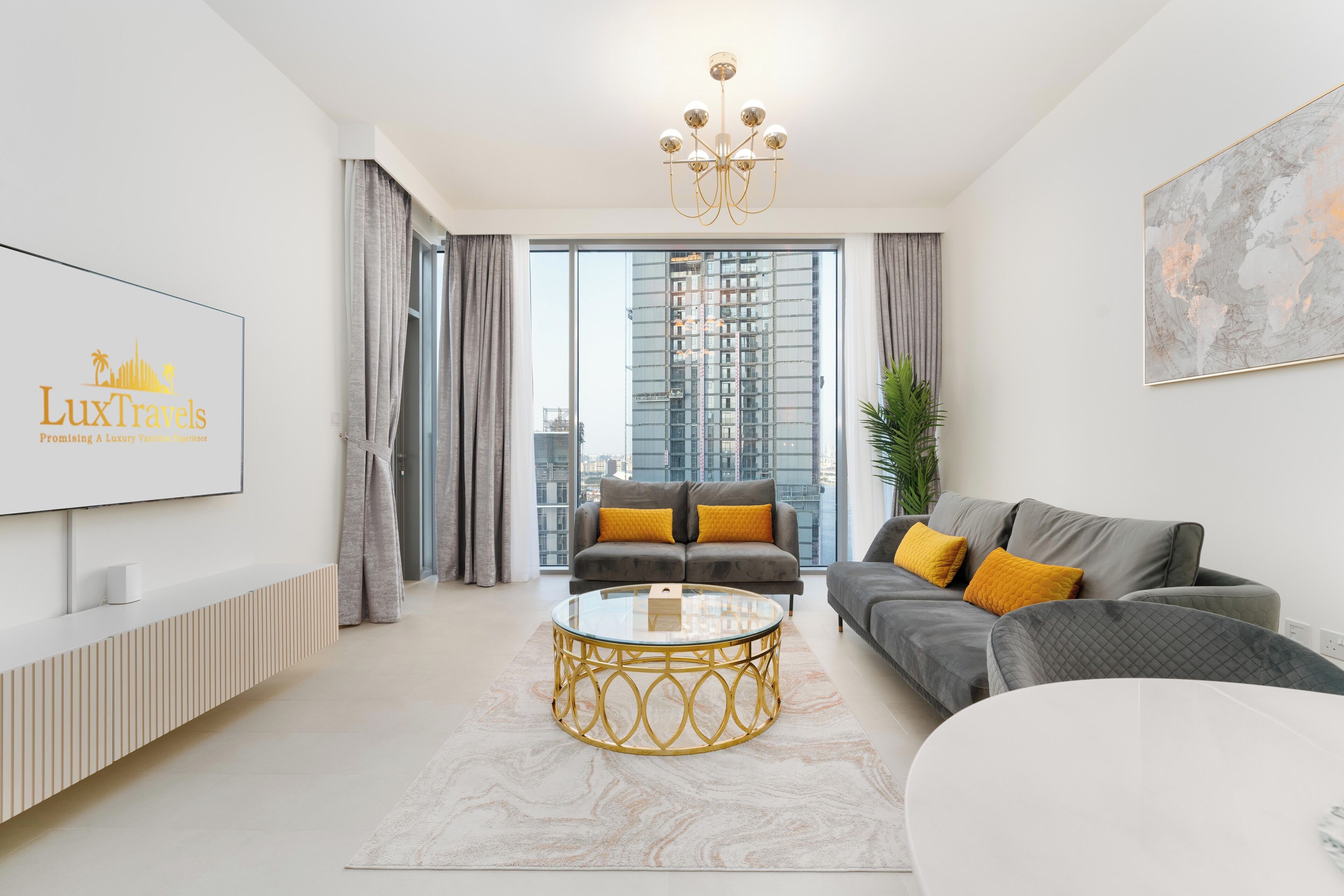 Apartamento panorâmico | Área de estar | Smart TV 55 polegadas com canais a cabo, TV, Netflix