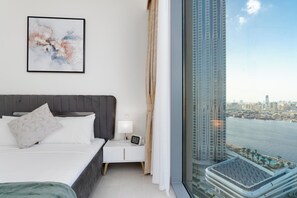 2 عدّة غرف نوم وخزنة داخل الغرفة وبديكورات فريدة لكل غرفة