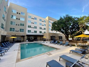Seasonal outdoor pool - Cambria Hotel Austin Uptown Near The Domain (Austin)