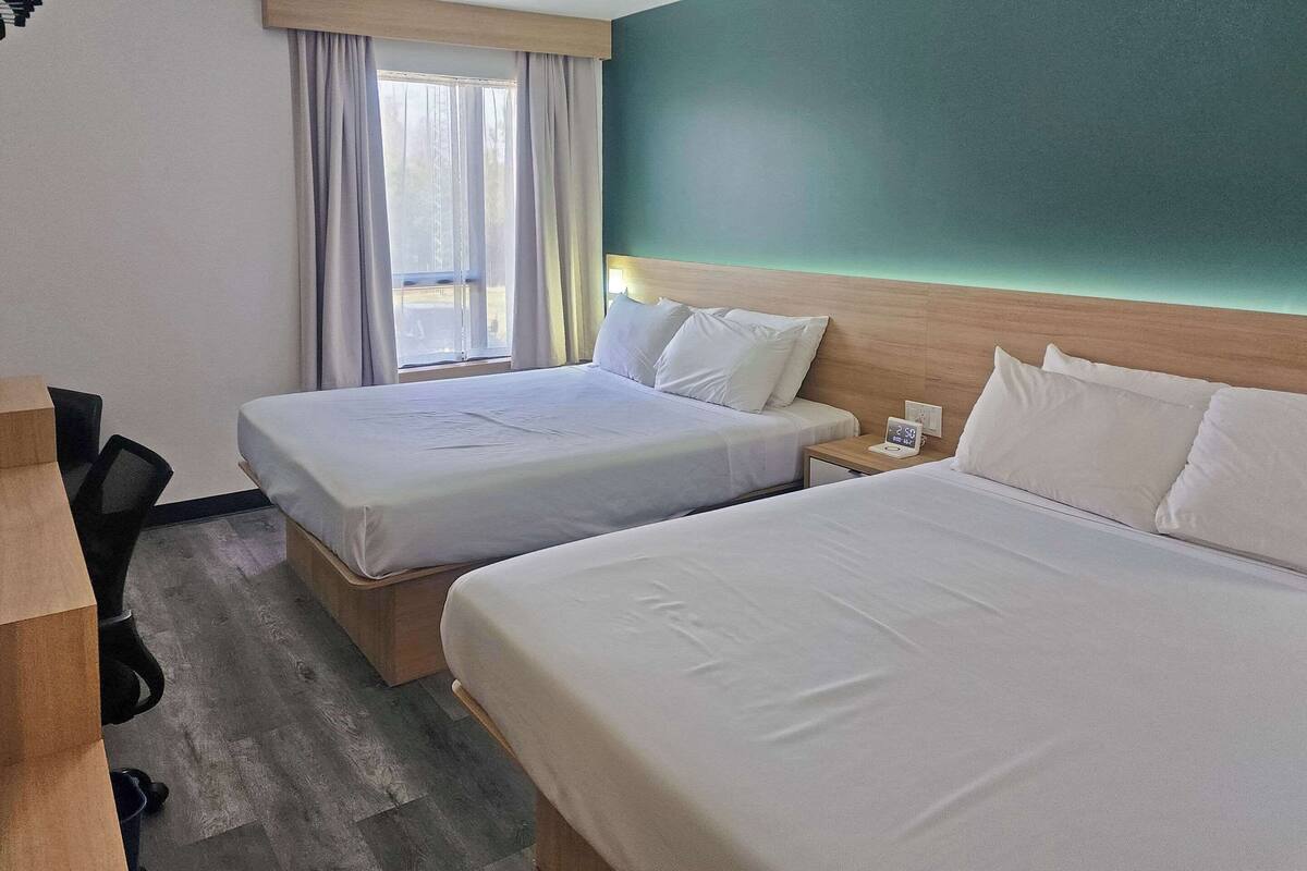 Room, 2 Queen Beds, Non Smoking