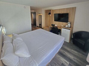 Standard Room, 1 Queen Bed, Non Smoking