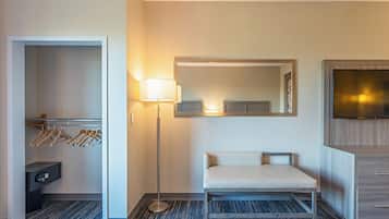 Hypo-allergenic bedding, minibar, in-room safe, desk