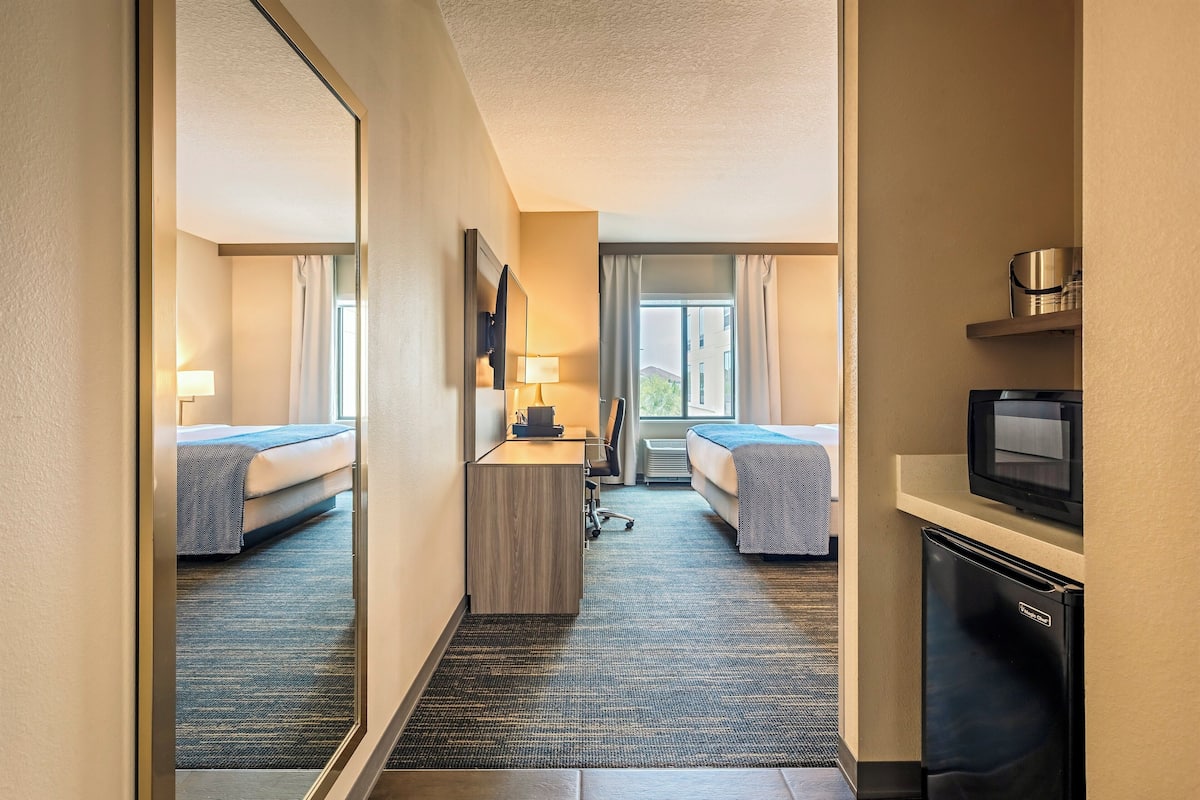 Rom, 1 kingsize-seng (King Room) | Allergitestet sengetøy, minibar, safe på rommet og skrivebord