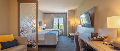 Allergitestet sengetøy, minibar, safe på rommet og skrivebord