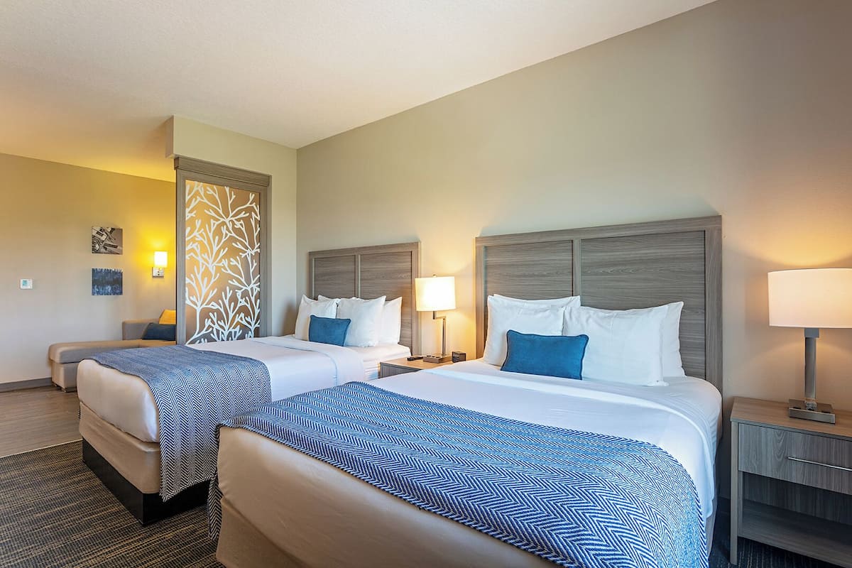 Hypo-allergenic bedding, minibar, in-room safe, desk