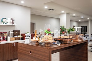 Daily local cuisine breakfast (USD 15 per person) - Pestana Orlando Suites - Lake Buena Vista (Orlando)