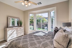 2 bedrooms, desk, iron/ironing board, WiFi