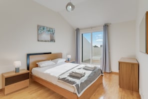 Panoramic Apartment | 4 bedrooms, premium bedding, down comforters, blackout drapes - Anje Apartamento (Funchal)