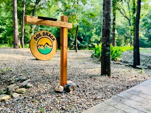 المنطقة المحيطة بالمنشأة