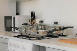 Fridge, microwave, oven, stovetop - Fitzroy Street (3 beds) (Cardiff)