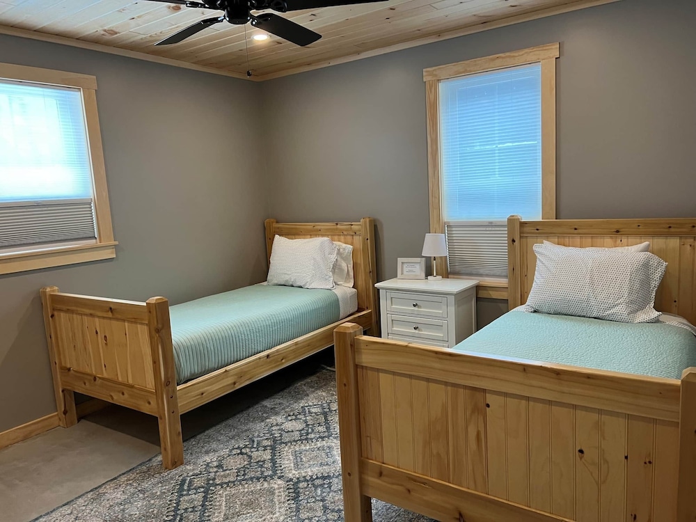 Beautiful, brand new, cozy Maine cabin! DoverFoxcroft Vrbo