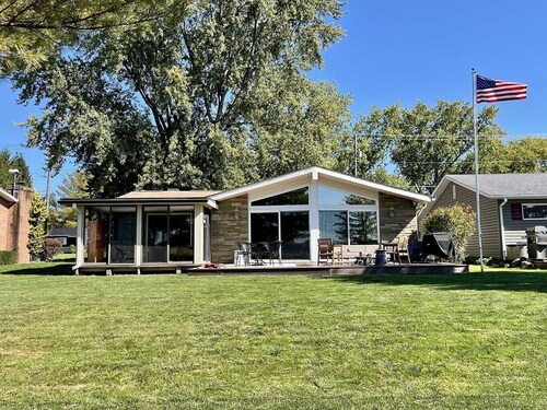 Lakehouse on the Canal