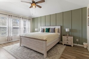 6 عدّة غرف نوم ومكتب ومكواة/لوح كي وسرير سفر