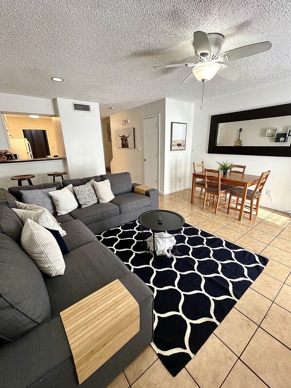 Smart TV, fireplace