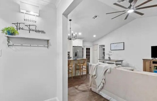 Our cozy, fully remodeled "Treehouse"!