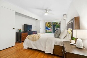 3 bedrooms, iron/ironing board, Internet, bed sheets