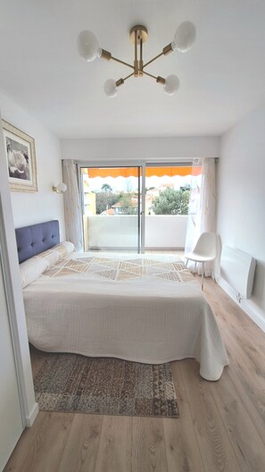 2 bedrooms, iron/ironing board, travel crib, free WiFi