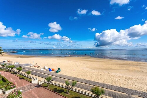Waterfront near the heart of town comfort 4* Apt 80M2 Clim Wifi Parking