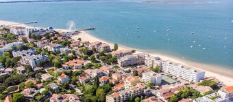 Waterfront near the heart of town comfort 4* Apt 80M2 Clim Wifi Parking
