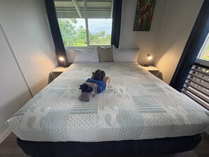 3 bedrooms, iron/ironing board, travel crib, free WiFi - Rainbow Hale unit 4, a blend of Hawaiian-style charm and comfort (Hilo)