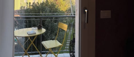 Apartment, 2 Bedrooms | Private kitchen | Full-size fridge, microwave, oven, stovetop
