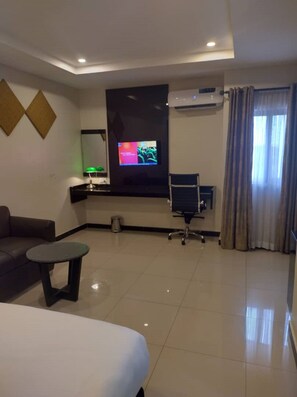 Egyptian cotton sheets, premium bedding, memory-foam beds, desk - Hearts Hotel (Enugu)