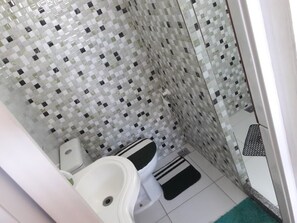 Shower - House with Air Conditioning, Swimming Pool, Barbecue, Wi-Fi 500 mbps and SMART TV. (Arraial do Cabo)