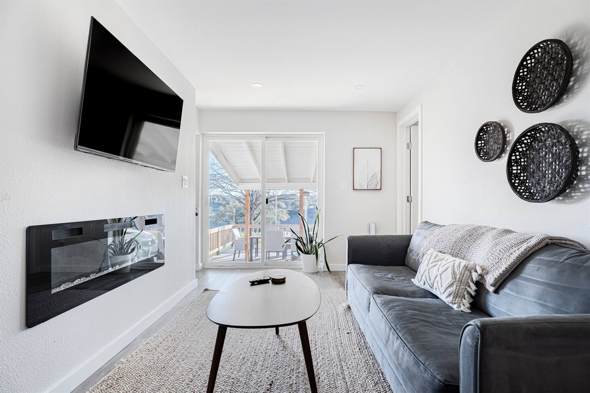 TV, fireplace
