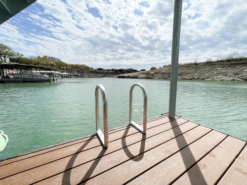 Lake Travis Cabin | Private Dock + Wine Trail