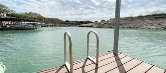 Waterfront Cabin w Dock, Kayak, SUPs sleeps 7