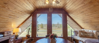 3 Bedroom 3 Bathroom Cabin on Little Red River w/ Private Dock!